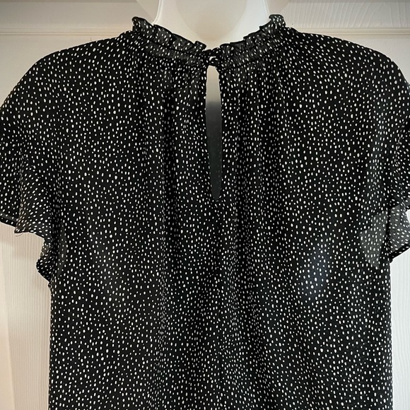 Express flutter sleeve top. Size L. - Picture 6 of 8